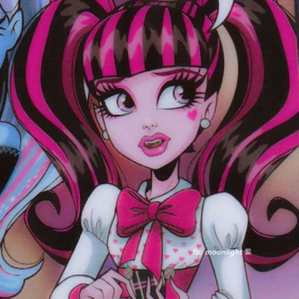 Draculaura | aesthetic Black and Pink Vampire