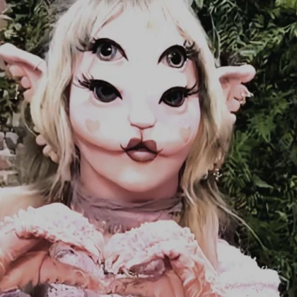 Portals Melanie Martinez Heart Holding