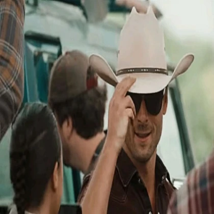 TYLER OWENS (GLEN POWELL)