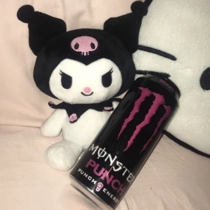 kuromi goth vamp black pink aesthetic